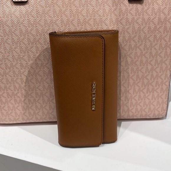 MICHAEL KORS JET SET TRAVEL LARGE TRIFOLD WALLET LUGGAGE COLOR - Picture 3 of 16